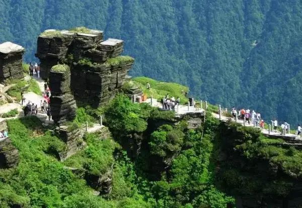 欧亚体育贵州旅游攻略必去景点贵州本地优秀导游和最佳旅游线路介绍(图2)